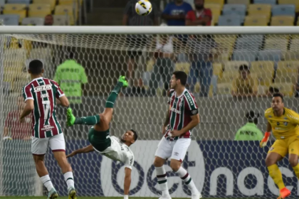 Rony, do Palmeiras, faz gol de bicicleta contra o Fluminense pelo Brasileirão