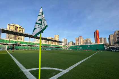 Goiás x Corinthians vão se enfrentar na Serrinha neste sábado, (26) - Foto: Ronaldo Xavier