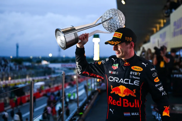 Max Verstappen celebra vitória no GP do Japão, que cravou segundo título da F1 em 2022
