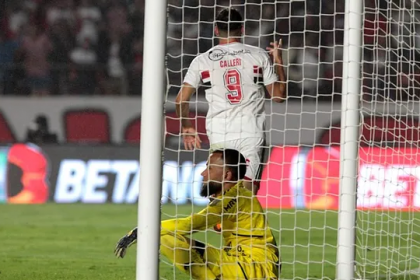 Calleri comemora gol do São Paulo contra o América-MG (Foto: Rubens Chiri/saopaulofc.net)