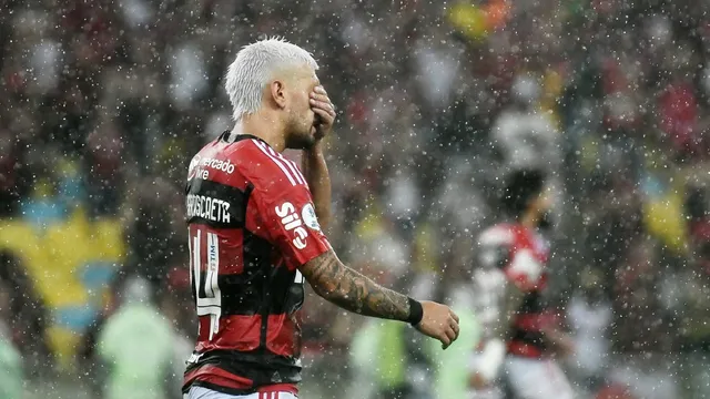 Arrascaeta lamenta pênalti perdido em Flamengo x Del Valle (Foto: André Durão)