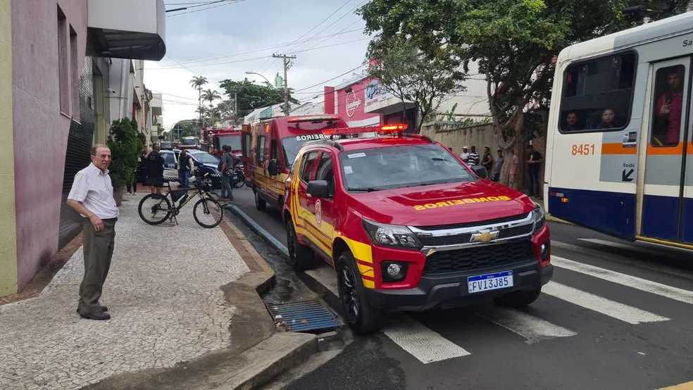 Viaturas nas imediações de hotel onde ocorreu acidente de trabalho em Piracicaba - Foto: Danilo Telles