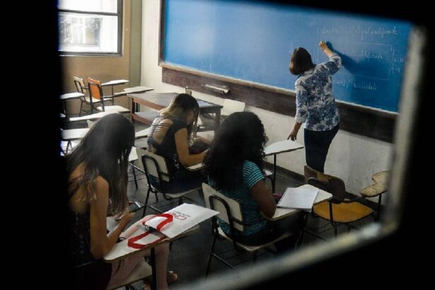 Quase 10 milhões de jovens sem ensino básico estão fora da escola, diz pesquisa - Foto: Tânia Rêgo/ Agência Brasil