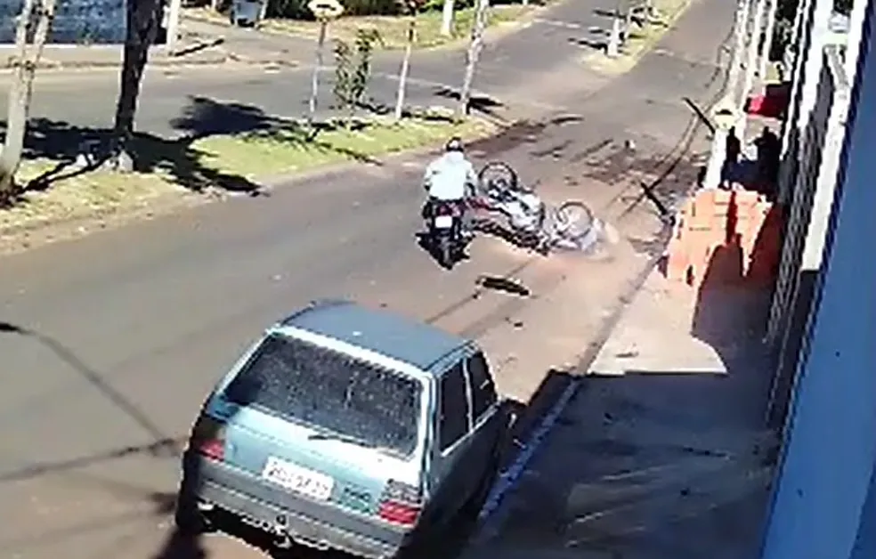 Acidente envolvendo duas motos em Elias Fausto — Foto: Reprodução
