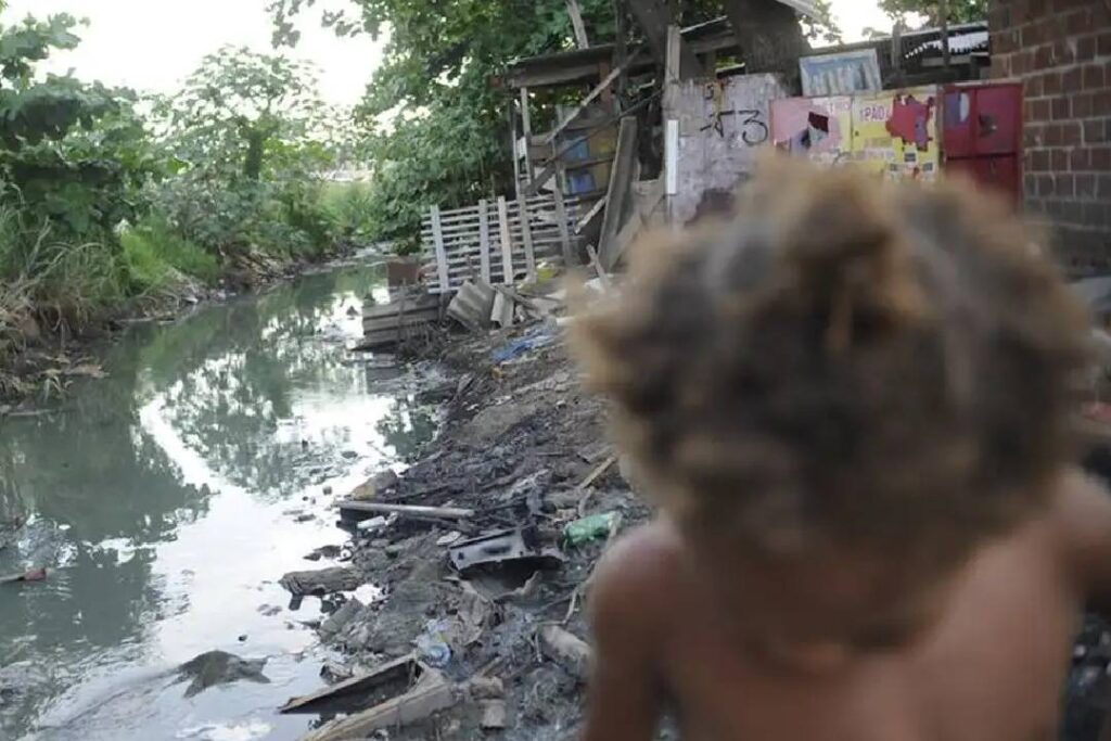 Estudo aponta que 46% das casas no Brasil têm problemas de saneamento - Foto:  Fernando Frazão/Agência Brasil