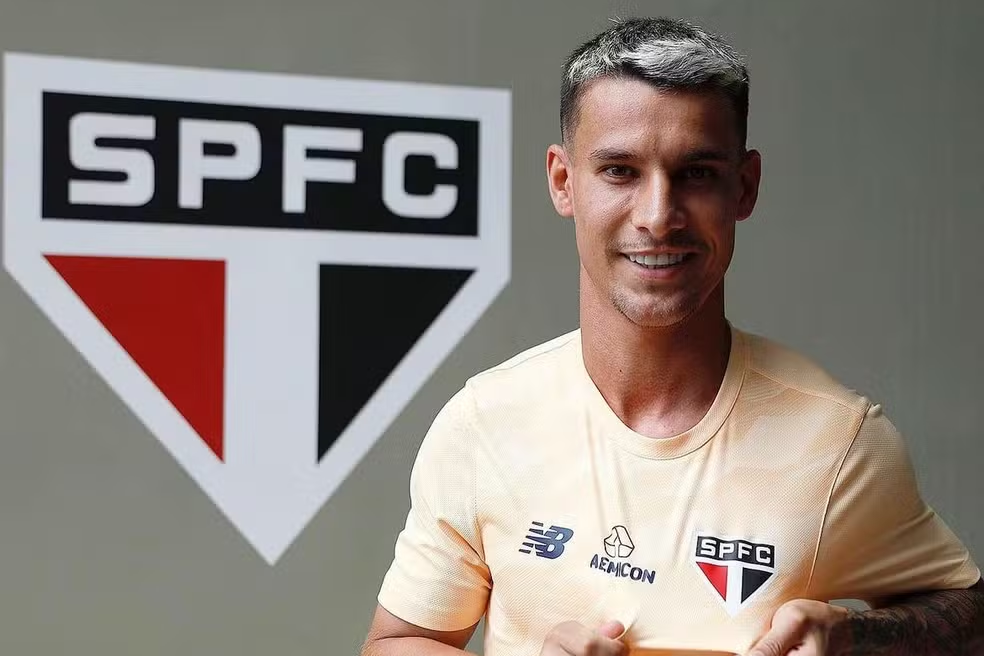 São Paulo Anuncia Contratação do Atacante Ferreira, Ex-Grêmio — Foto: Rubens Chiri/ saopaulofc