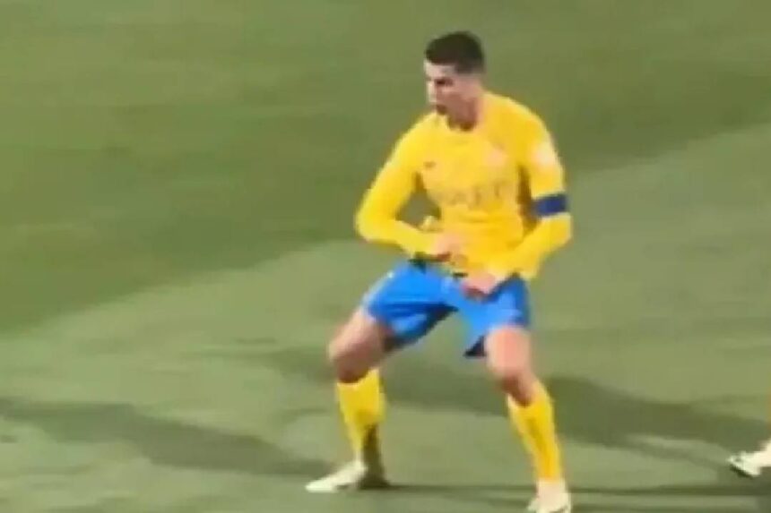 Cristiano Ronaldo é investigado por gesto obsceno, diz imprensa saudita - Foto: Reprodução