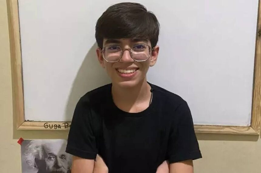  Jovem de 14 anos viraliza resolvendo questões do vestibular mais difícil do Brasil - Foto: Foto: Arquivo pessoal/Gustavo Viana