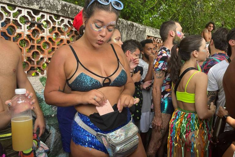 Bloquinho de Carnaval: Dicas para Proteger seu Celular e Pertences na Folia - Foto: Júlia Barbon