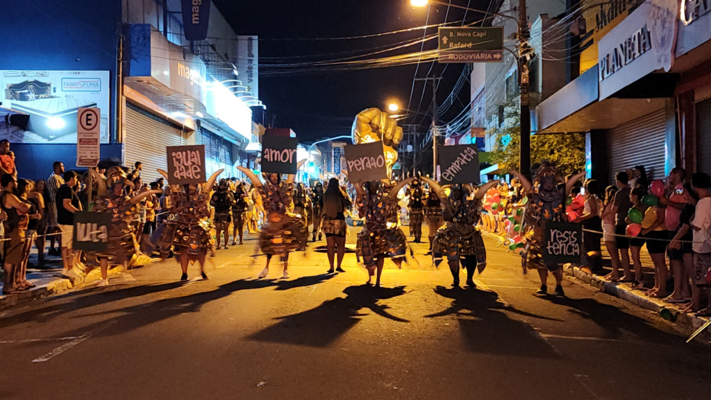 Carnaval de marchinhas e desfile da Turma da Barca agitaram o domingo de Capivari - Foto: Tonny Machado