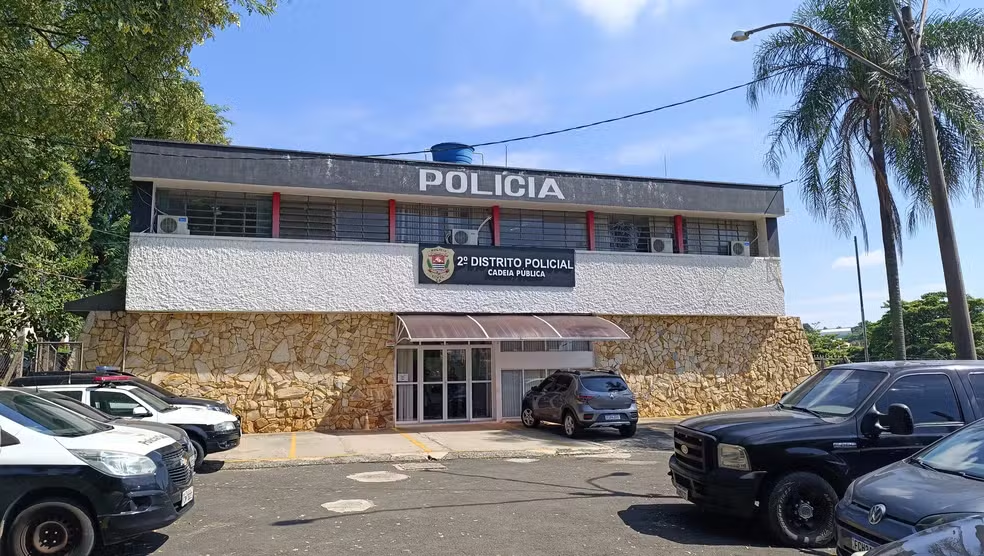 Diretor de escola estadual em Campinas é preso por armazenar pornografia infantil — Foto: João Gelo/EPTV