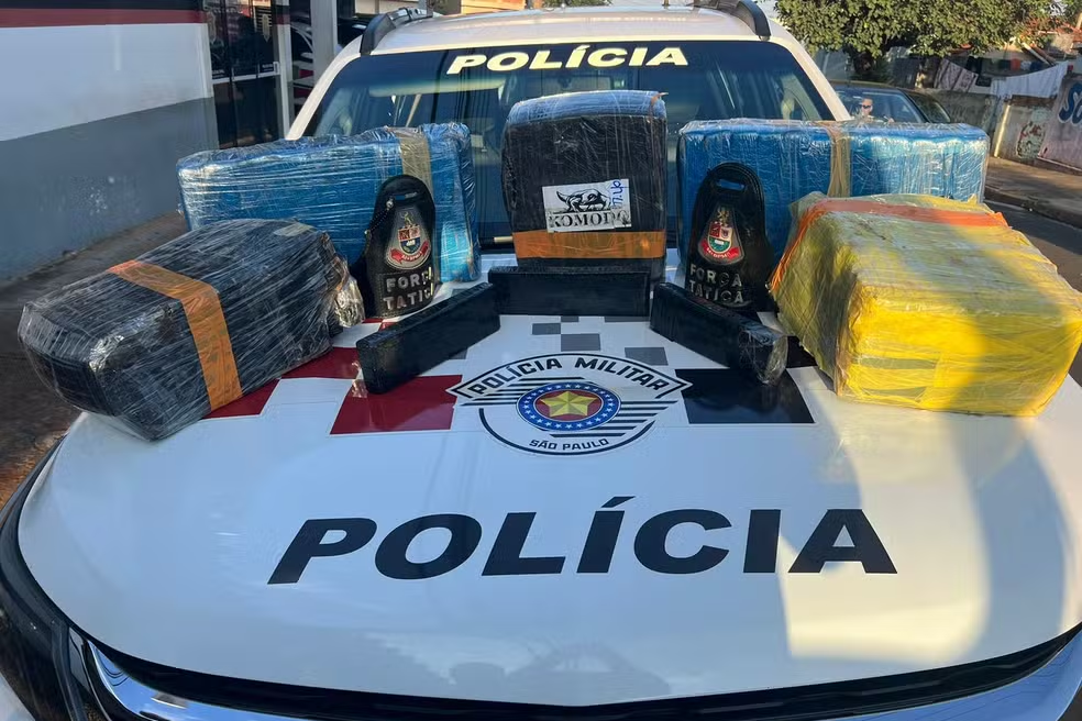 Homem é preso com 68 quilos de maconha em porta-malas de carro na Rodovia em Limeira — Foto: Divulgação/Polícia Militar