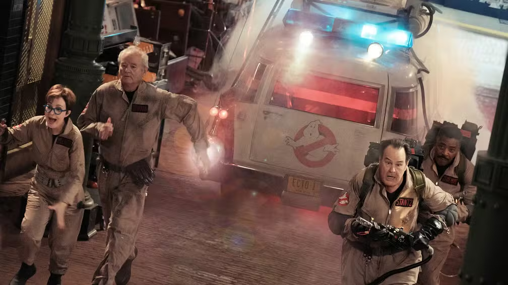Os Caça-Fantasmas originais enfrentam uma nova ameaça no filme 'Ghostbusters: Apocalipse de gelo' — Foto: Divulgação